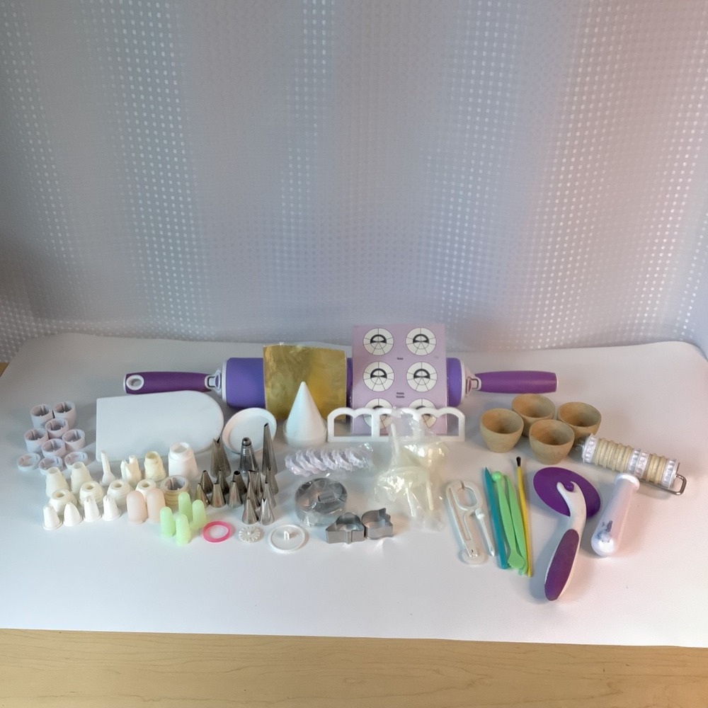 Wilton‎ Baking Lot Cake Decorating Supplies